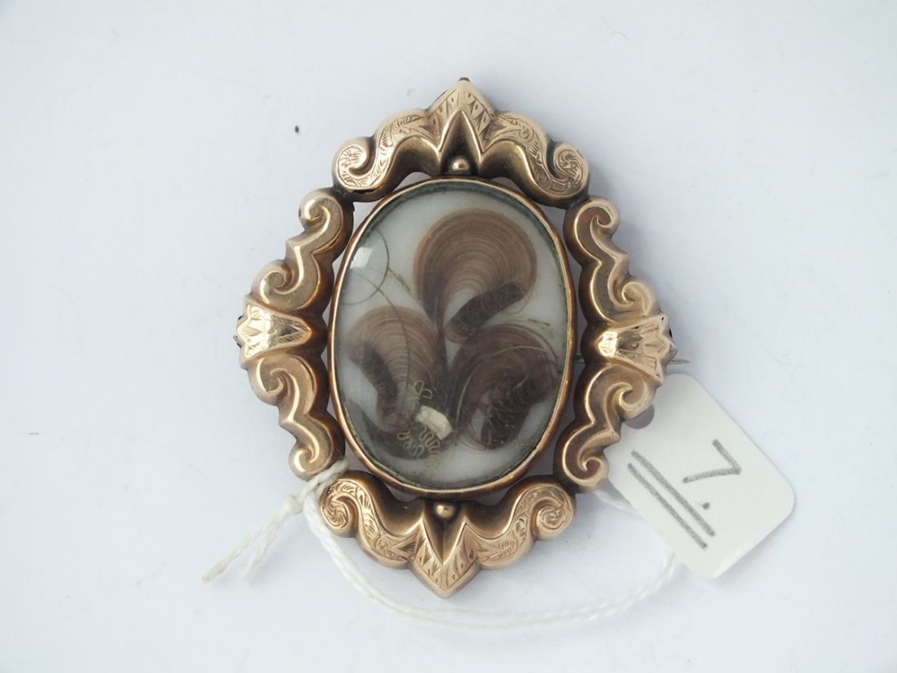 Victorian gold mounted memorial brooch with phot portrait at back