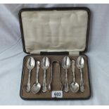 Box set of 6 tea spoons and a pair of tongs – B’ham 1922 – 180gms