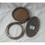 Group of 3 circular and oval photo frames – one Chester 1905