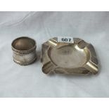 Ash tray and a napkin ring with a decorated rim – Sheff 1913 – 68gms