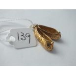 9ct charm in the form of a pair of ballet shoes – 1.7gms