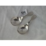 Pair of fiddle pattern caddy spoons – 1970 by M&W