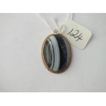 9ct banded agate pendant