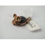 Unusual 9ct gold & bloodstone mouse pendant/charm 3cm long 5g inc