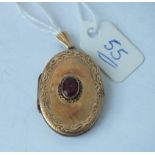 9ct oval hinged locket inset with garnet, 4.6g