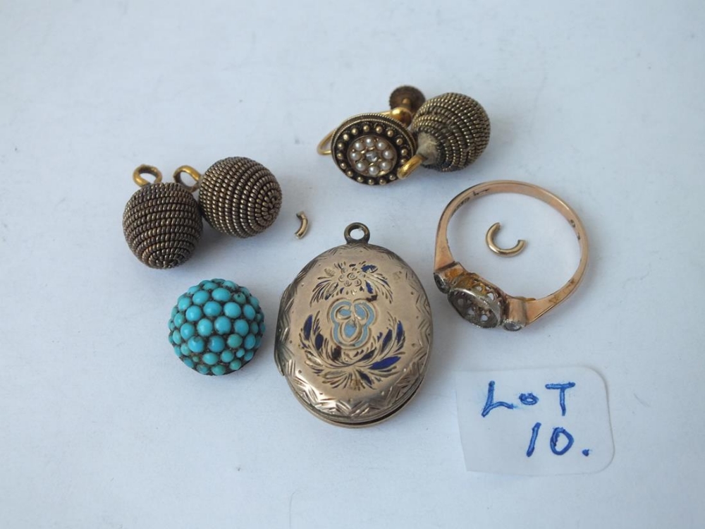 Antique gold ring mount, an enamel and gold locket, 3 gold thread buttons etc.,