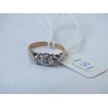 3 stone diamond ring set in 18ct gold, size G, 1.9g