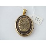 Oval Victorian gold locket with rope twist band, 11g