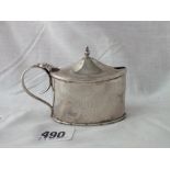 Oval Georgian style boat shaped mustard pot with B.G.L – London 1907, 82g