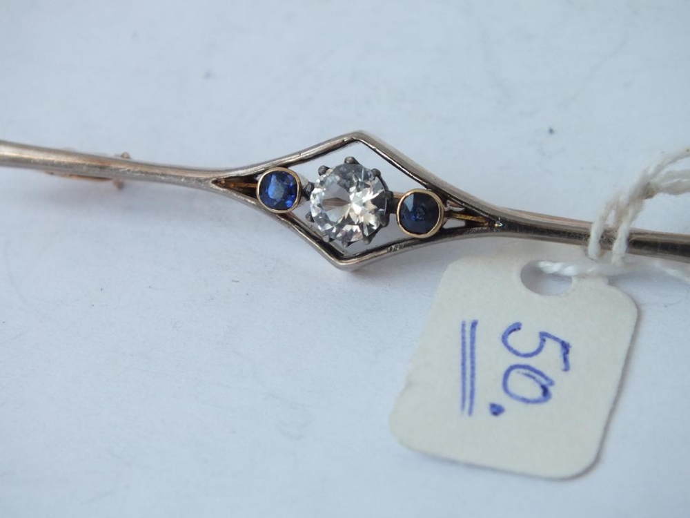 3 stone bar brooch set in gold, 6.3g - Image 2 of 2