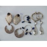 Pair of shell shaped earrings, hooped earrings etc., 50g