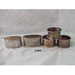 Group of 5 various napkin rings, 127g