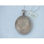 Victorian oval locket engraved with a panel of flowers