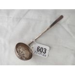 Sugar sifter spoon – B’ham 1915 by G unite