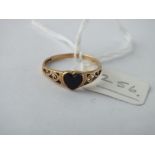 9ct ring inset with heart motif and pierced shoulders, size M
