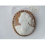 Large oval gold mounted cameo brooch of ladies head, 21.2g