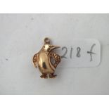 9ct gold penguin charm, 1.8g