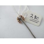 Horse shoe shaped stick pin set with pearls in gold