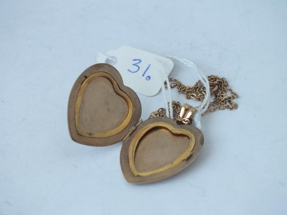 9ct back and front hinged locket on 9ct chain, 6.8g - Image 3 of 3