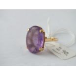 Single stone amethyst ring set in 22ct, size R, 6.4g