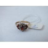 Garnet and paste cluster ring set in 9ct size O/P, 3.3hg