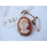 18ct mounted oval cameo brooch/pendant, 3.3g