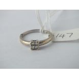 4 stone diamond ring set in 18ct, size R, 3.4g