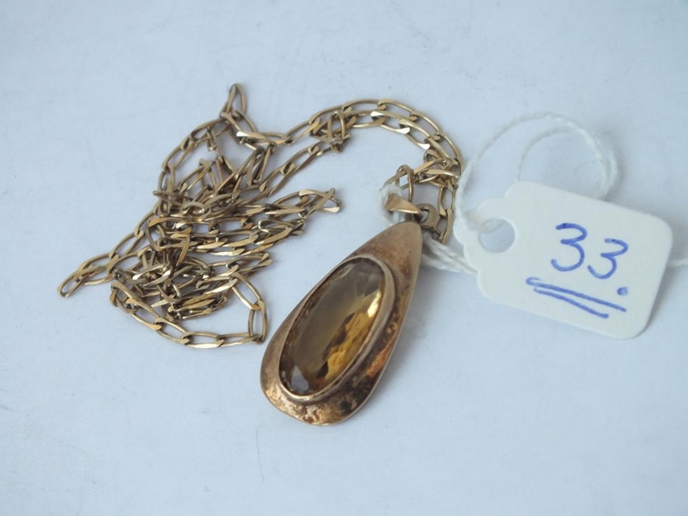 Citrine oval pendant in 9ct with chain, 6.1g