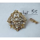 An attractive pearl brooch/pendant set in gold, 5.3g