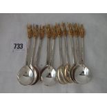 Set of twelve spoons with silver gilt centurion finials, 240g