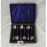 A boxed set of six tea spoons – B’ham 1919