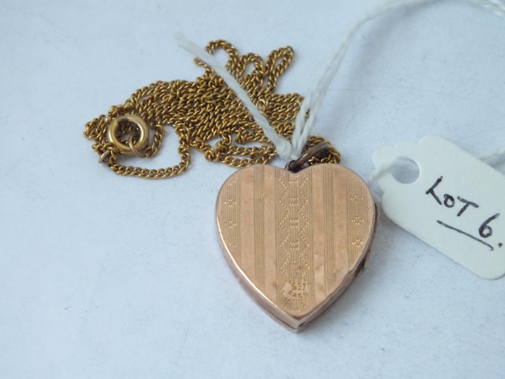 A 9ct back and front heart shaped hinged locket on a gilt neck chain - Image 2 of 3