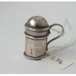 A miniature silver pepper in the form of a tankard – B’Ham 1900