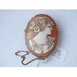 An oval carved cameo shell brooch with 9ct mount 12.3g