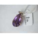 An amethyst coloured pair shaped pendant set in gold