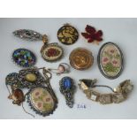 A bag of old costume jewellery