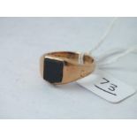 A 15ct blood stone signet ring with shield shaped panel, 4.3g, size P/Q