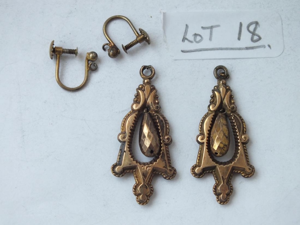 A pair of 9ct Victorian gold mounted ear pendants (loose top) 3.2g