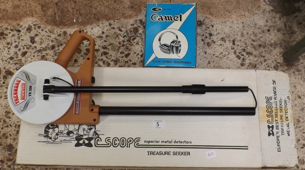 TREASURE SEEKER METAL DETECTOR IN BOX