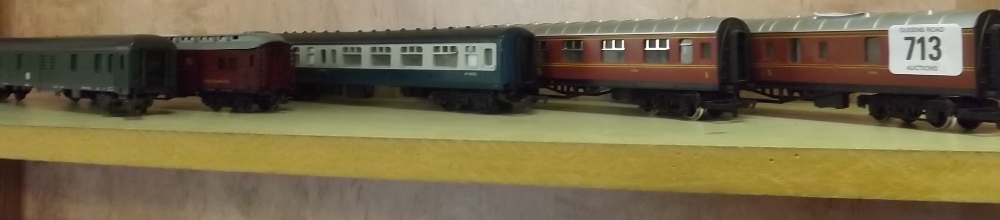 5 X 00 GAUGE CARRIAGES, - 1 LIMN, 1 SPEISE WAGON, 1 INTER CITY, 2LMS