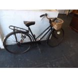 A VINTAGE LADIES BICYCLE WITH BASKET TO FRONT