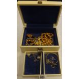 A JEWELLERY BOX CONTAINING COSTUME JEWELLERY, WATCHES & BRIC-A-BRAC