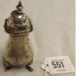 A SILVER PEPPER CASTER WITH URN FINIAL - B'HAM 1927 - MAPPIN & WEBB