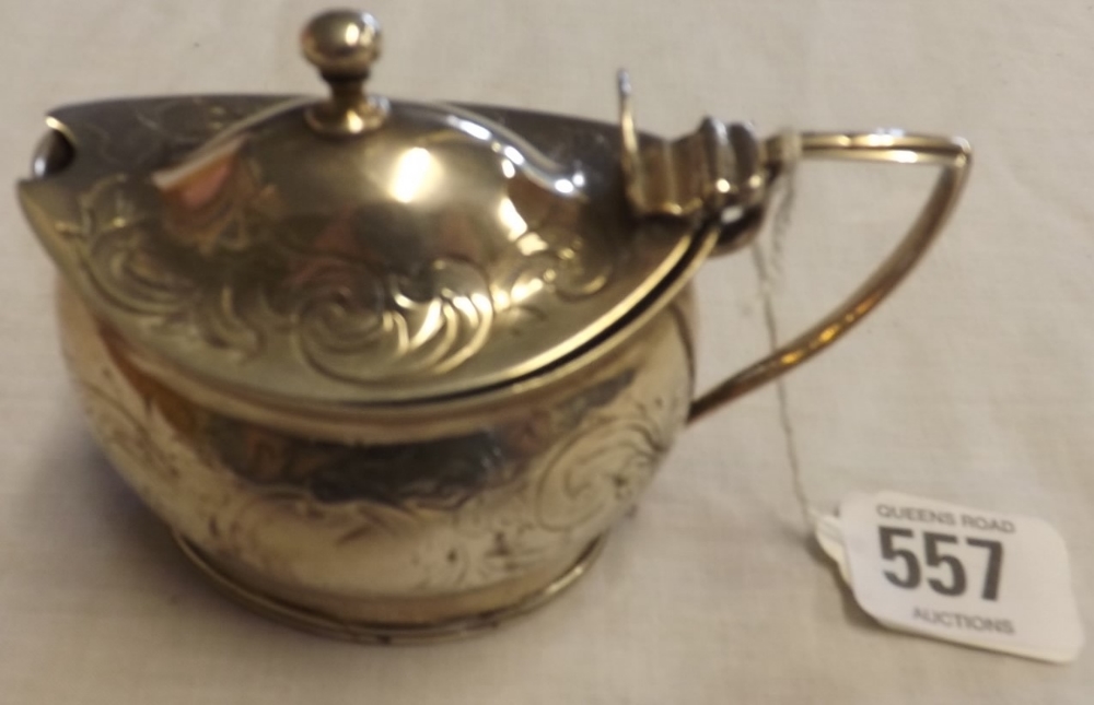 A GEORGE III OVAL MUSTARD POT (MO LINER) - LONDON 1801