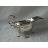 A sauce boat on lion mask cabriole legs - London 1900 - 145gms