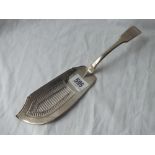 Another Georgian fish slice, fiddle pattern - 1817 also by WK - 124gms