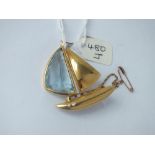 UNUSUAL GOLD & BLUE STONE SET YACHT BOAT IN 18CT GOLD - 13.2GMS