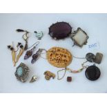 Bag of costume jewellery