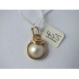 Pearl pendant set in 14ct gold - 5.1gms