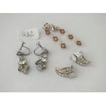 Pairo of vintage diamante screw back earrings, together with two other pairs of earrings